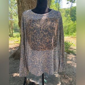 ⭐️$5 when bundled⭐️ Time and True Leopard Print Sweater